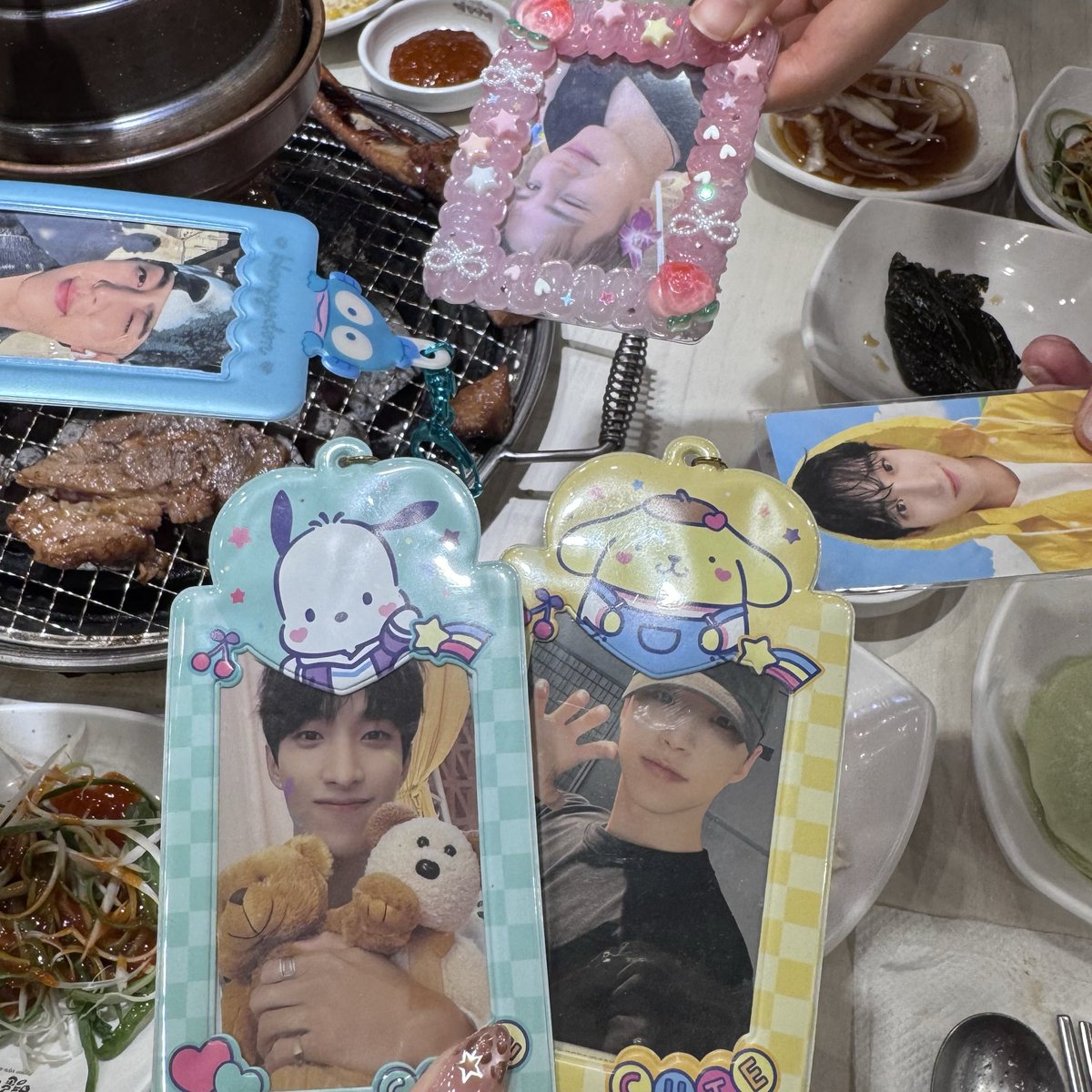 findyourhoshi's tweet photo. 슬퍼할 겨를도 없다
너무 웃어서 광대아파 ㅠㅠ https://t.co/48E4QQchpX