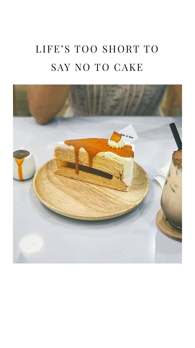 anhpkngoc's tweet photo. Một miếng bánh crepe mille layer với rất nhiều lớp bánh mỏng xếp chồng lên nhau, xen giữa là lớp kem béo mịn. 

Phía trên phủ sốt caramel vàng óng chảy xuống thành bánh, thêm một chút kem tươi và miếng caramel nhỏ.

Ấm áp, nhẹ nhàng lắm ạ. https://t.co/3028k7VdJI