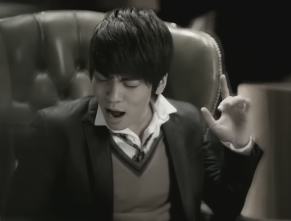 taemology's tweet photo. do the people of twitter know that this is the same guy https://t.co/0ZBGcqeSjA