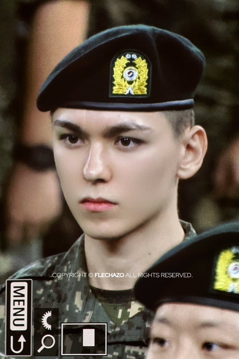 Flechazo_0218's tweet photo. 260910 수료식

#버논 #최한솔 #VERNON #バーノン
#세븐틴 #SEVENTEEN https://t.co/lkl7TkUzWM
