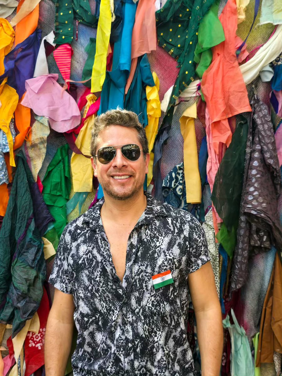 flor_garro's tweet photo. Celebrating culture and community in the streets of Mumbai

Mumbai, Maharashtra, India
January 2025

Walking through the Kala Ghoda festival on Republic Day shows how a nation’s identity is built through its people, artisans, colors, and cultural https://t.co/TpkZIaJyfA