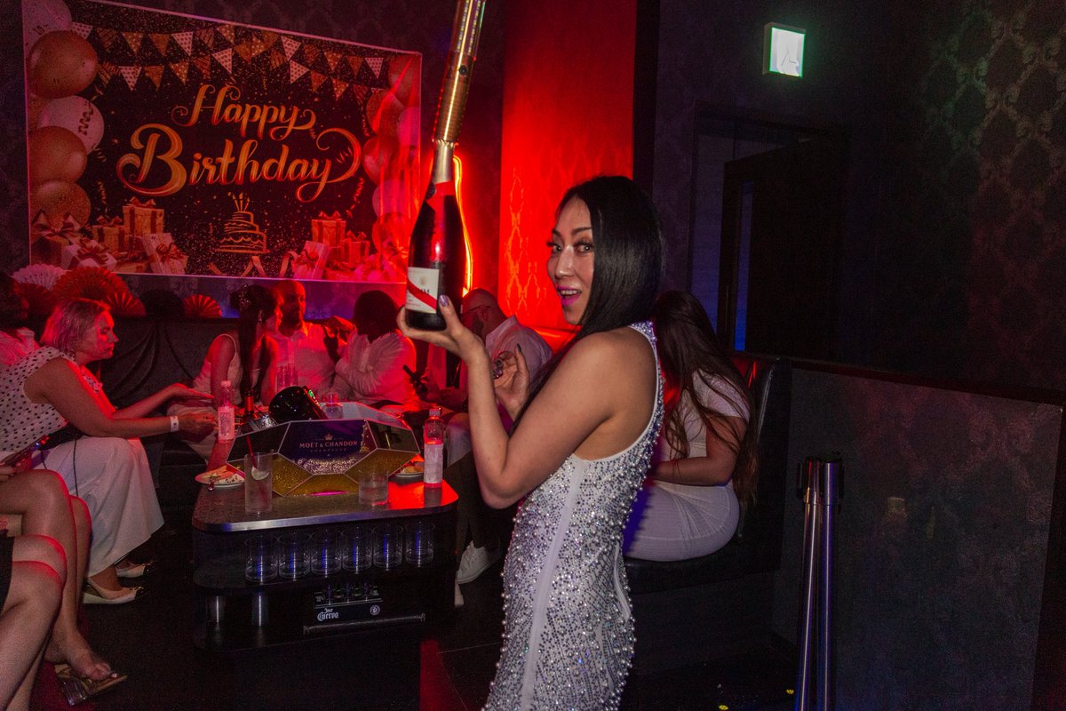 R2SupperClub's tweet photo. 誕生日や記念日、大切なお祝いはR2で🎂🥂
美味しい料理とカクテル、音楽とともに、思い出に残る特別な夜をお楽しみください✨

#R2SupperClub #誕生日 #東京ナイト https://t.co/W0NMVscuqd