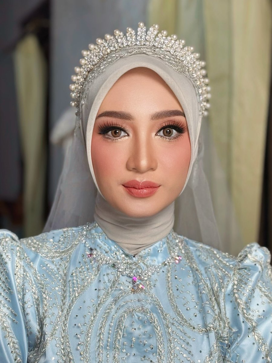 ElmoBonifazug's tweet photo. Mashallah, beautiful bride @dkusuma. Makeup by @tetymakeup23. Booking info: +62 822 8589 3221 https://t.co/VPslSifQrF