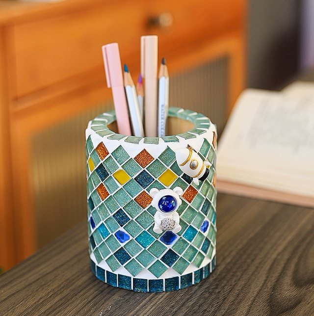 yingx528322's tweet photo. Turn an old mason jar into a cute pencil holder—no fancy tools needed! https://t.co/RVmUZFCfMX
