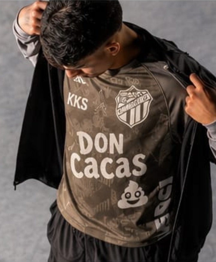 PasionRojaGT's tweet photo. #PIRULO GRAN DEBUT SE SU UNIFORME 💩 💩.  🦁 2 💩 0. 😂 😂 😂.  💄 💄 💄 💄 💄 https://t.co/yfD3b9x6mK