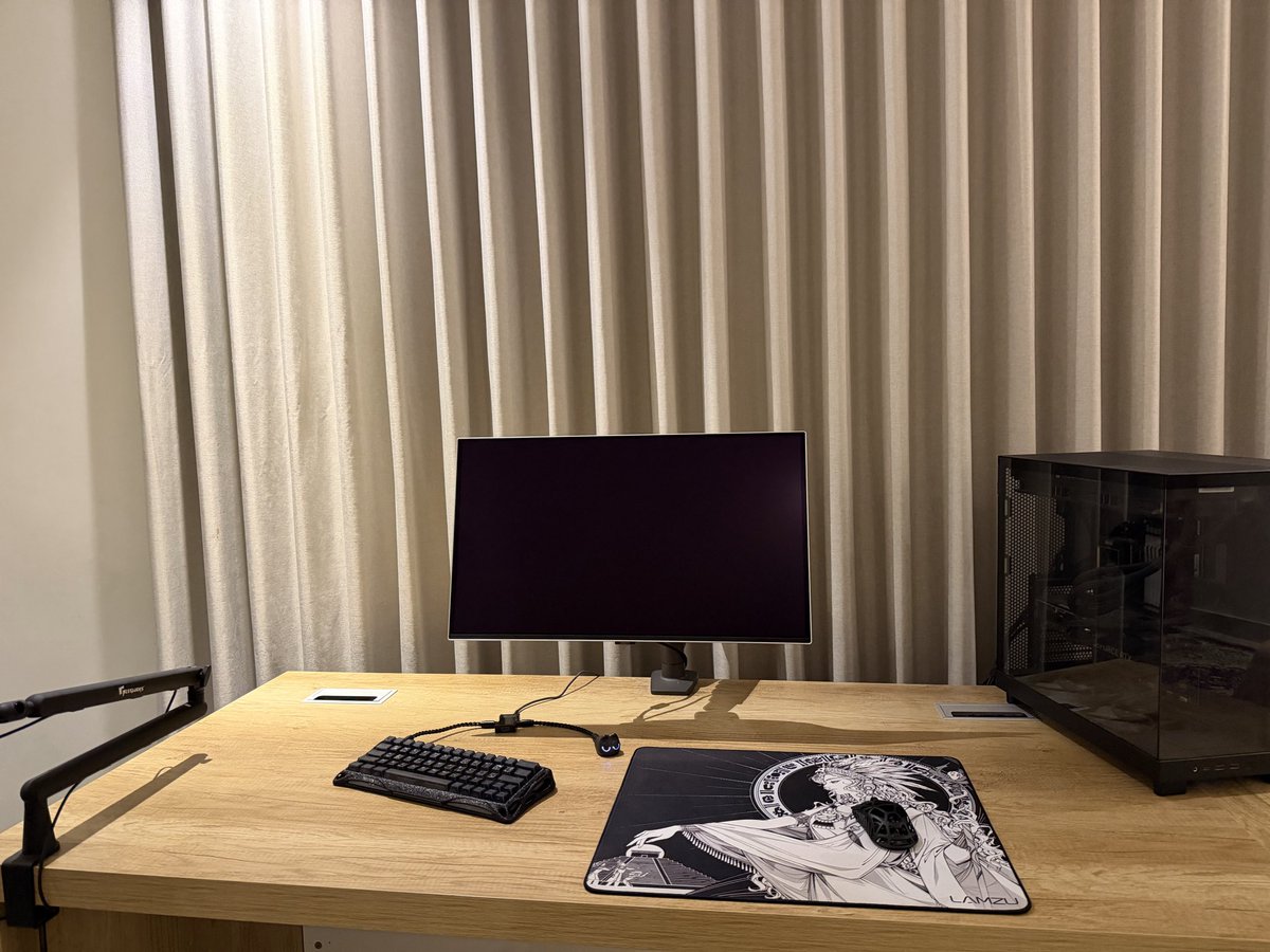 martech1590's tweet photo. #desksetup https://t.co/beAPZltFqG
