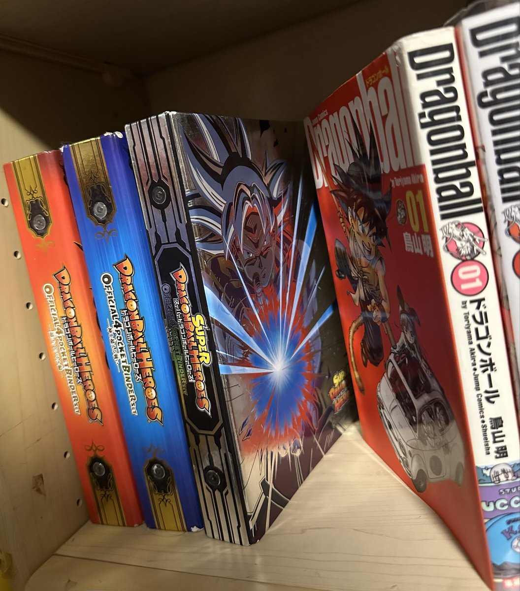 Masa_lightning's tweet photo. 以前の投稿でチラ見せしていた1冊の
ドラゴンボールヒーローズのバインダー
をお見せします！※別で3冊（ダイバーズ含む）ありますw
現在の相場は分かりませんがレアなカードが混ざっているかもですねw
人造人間21号、トワ、ザンギャを揃えたり、通常とDAを比較に並べてみたりと
お気に入りの1冊です!! https://t.co/3C4Ume1BvI
