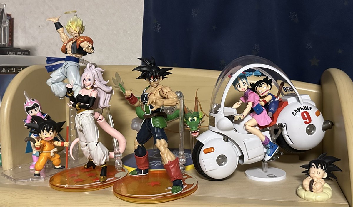 Masa_lightning's tweet photo. 以前の投稿でチラ見せしていた1冊の
ドラゴンボールヒーローズのバインダー
をお見せします！※別で3冊（ダイバーズ含む）ありますw
現在の相場は分かりませんがレアなカードが混ざっているかもですねw
人造人間21号、トワ、ザンギャを揃えたり、通常とDAを比較に並べてみたりと
お気に入りの1冊です!! https://t.co/3C4Ume1BvI