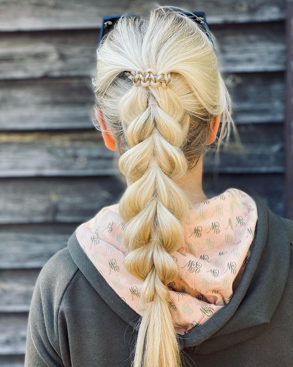 ElseCatania's tweet photo. A quick summer cottage braid with no hair products needed. https://t.co/wBAZDxhtxK