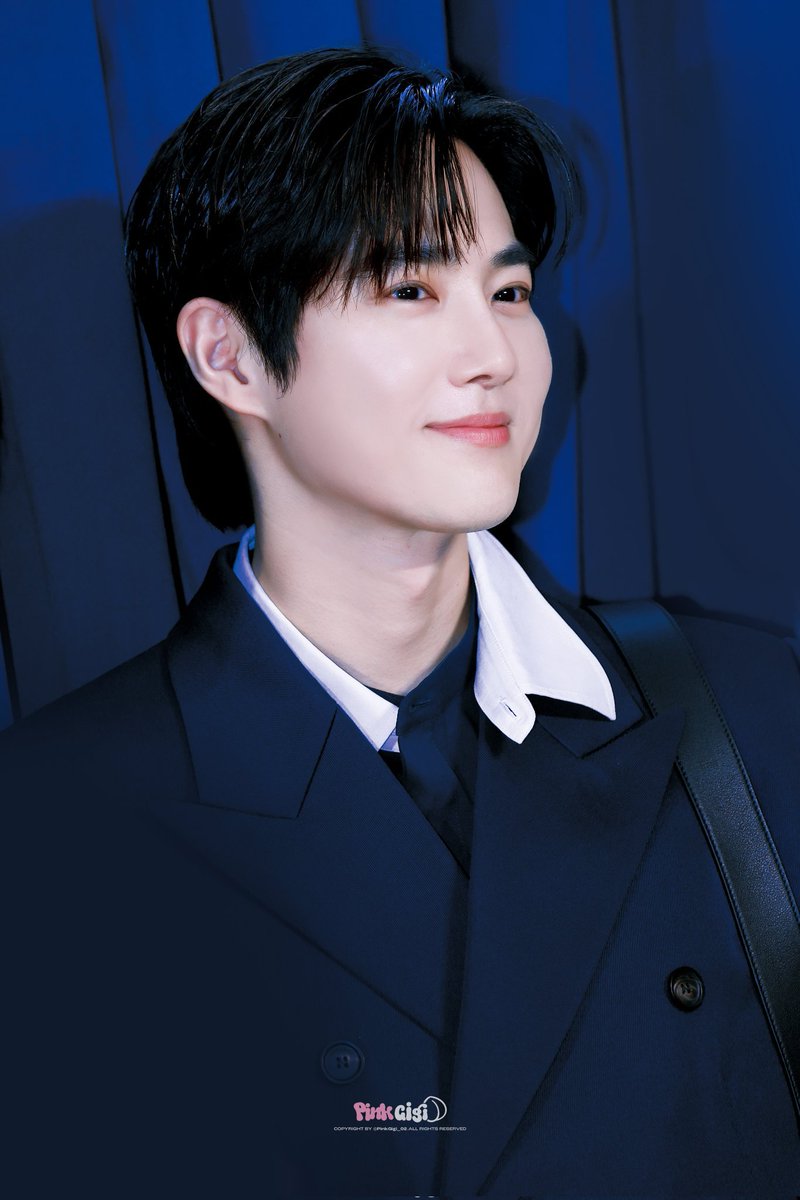 SUHOpixel's tweet photo. FLAWLESS, PERFECT VISUALS 🥰😍

#SUHOxFERRAGAMO #SUHO #수호 @weareoneEXO 
cr. PinkGigi_02 https://t.co/NQYYFlBBrI