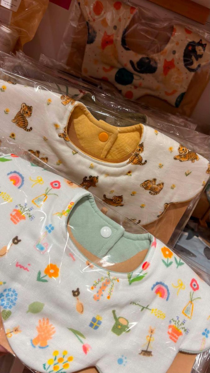 avohandmade's tweet photo. リピーターさんが多いスタイ！
よだれが多いお子様には必須アイテム！

パルコシティ2階　AVO https://t.co/EFywTVGMgC