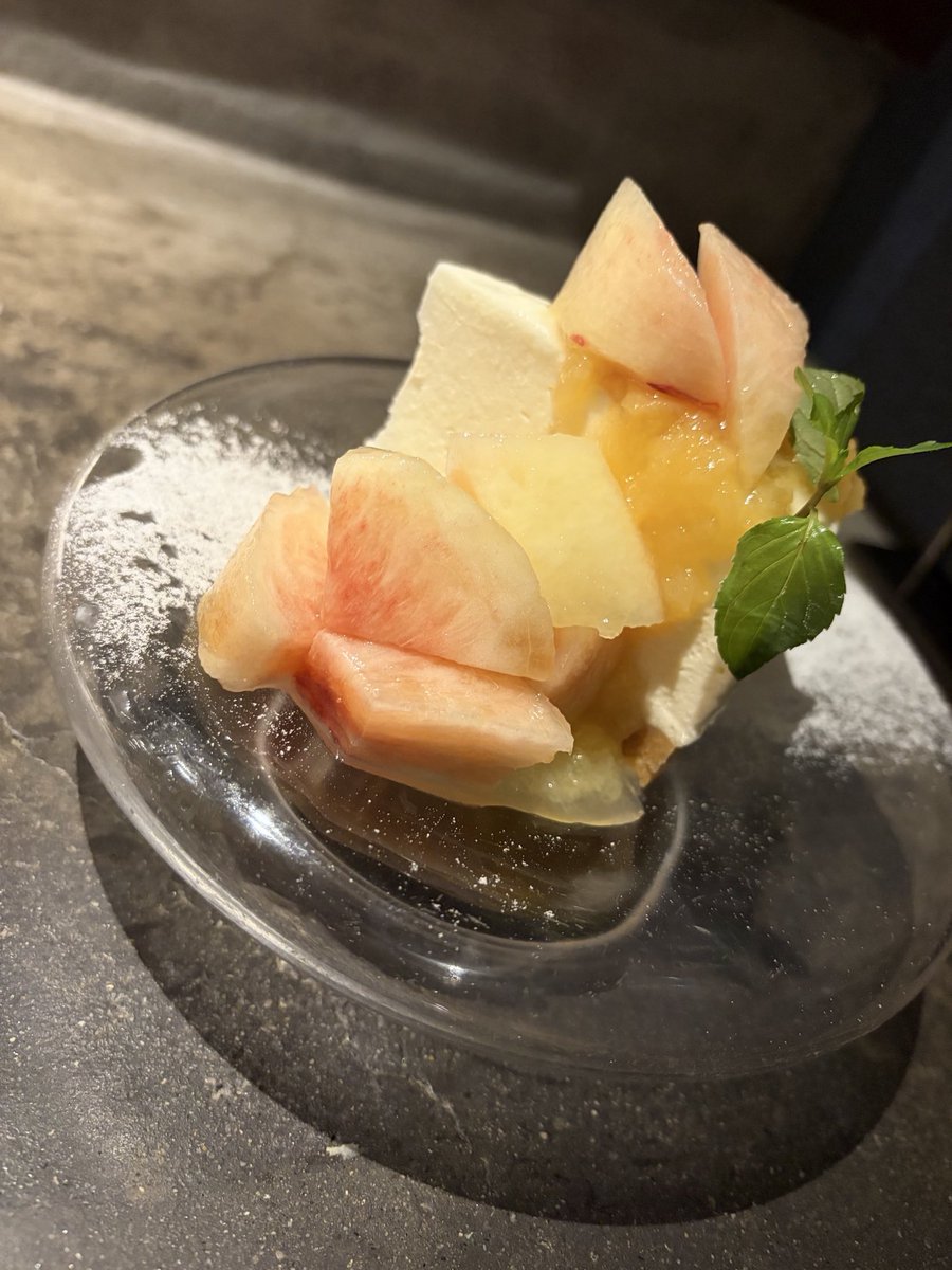 Megu_Negicco's tweet photo. SAKE 恋 JAPANさんにいってきました！🍶日本酒とチーズケーキのマリアージュを堪能😋安田ヨーグルトを使ったレアチーズケーキがジューシーな桃と相性がピッタリで、下のクッキー生地がしっかり食べ応えがあるのも私好み！口に広がる、幸せ！幸せ！幸せ〜の連鎖！日本酒とぜひ！#新潟に飲みにきませんか https://t.co/oZ9kCM04De