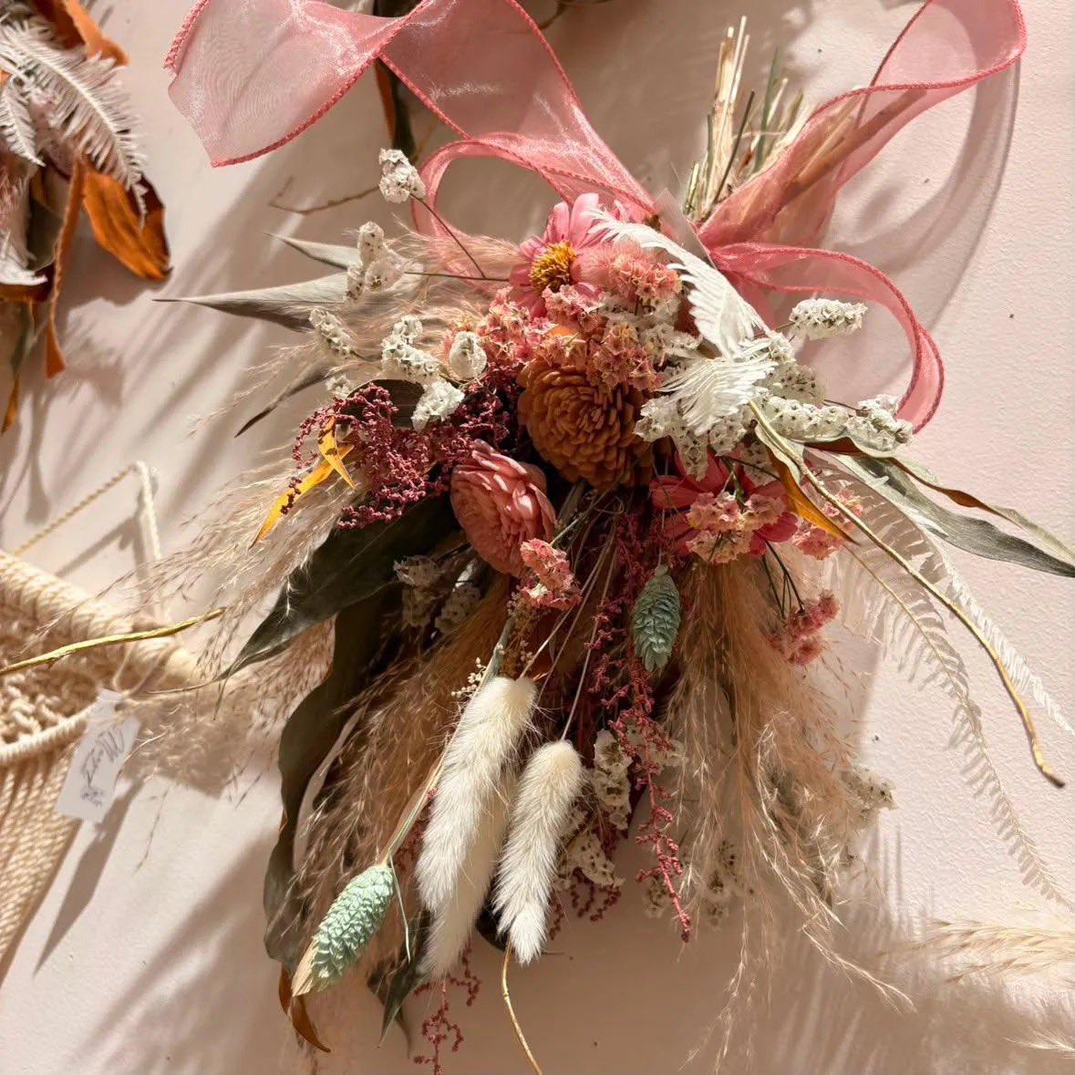 avohandmade's tweet photo. 沖縄でドライフラワーが買えるお店！
結婚祝い、新築祝い、開店祝いなどのお祝いプレゼントに選んでくれる方多いですよ⭐︎
パルコシティ2階　AVO https://t.co/1A3NCmj9DT