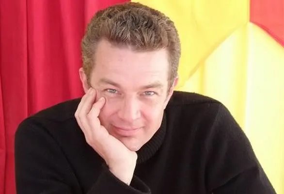 jamie_marsters's tweet photo. Pic of the Day: Don't forget to check in with your friends, family members, co-workers, neighbors, et al this R U OK? Day! Wear some yellow! (Or if you're allergic to colour, like James Marsters, position yourself near some yellow!)
@JamesMarstersOf #JamesMarsters #RUOKDay #RUOK https://t.co/XgL0UOx37s
