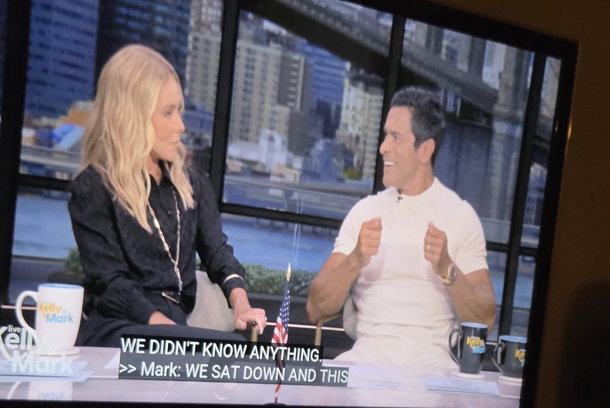 Jomax411_'s tweet photo. Kelly complimented Mark's fit today.
Mark says "You're welcome America!"
But he didn't flex.
Mark. Flex next time.
Thank you. #livewithkelly #livewithkellyandmark https://t.co/iLidM15pnH