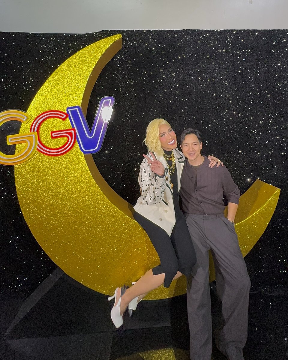 gmanetwork's tweet photo. ALDEN RICHARDS X VICE GANDA! 🤩

LOOK: Ready na si Asia’s Multimedia Star #AldenRichards bilang first guest ni Unkabogable Star #ViceGanda sa ‘Gandang Gabi Vice’!

📸: abscbn / Instagram

#GGVOnGMA https://t.co/pXgLsb8JOQ