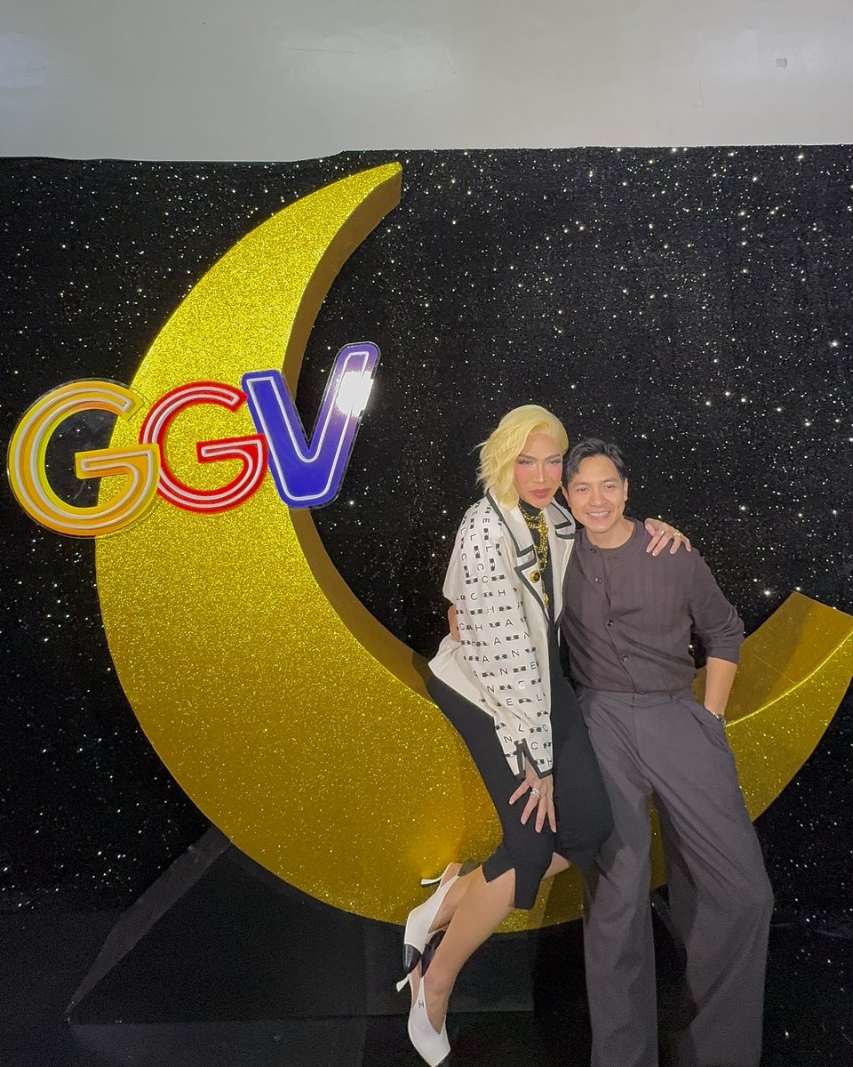 gmanetwork's tweet photo. ALDEN RICHARDS X VICE GANDA! 🤩

LOOK: Ready na si Asia’s Multimedia Star #AldenRichards bilang first guest ni Unkabogable Star #ViceGanda sa ‘Gandang Gabi Vice’!

📸: abscbn / Instagram

#GGVOnGMA https://t.co/pXgLsb8JOQ