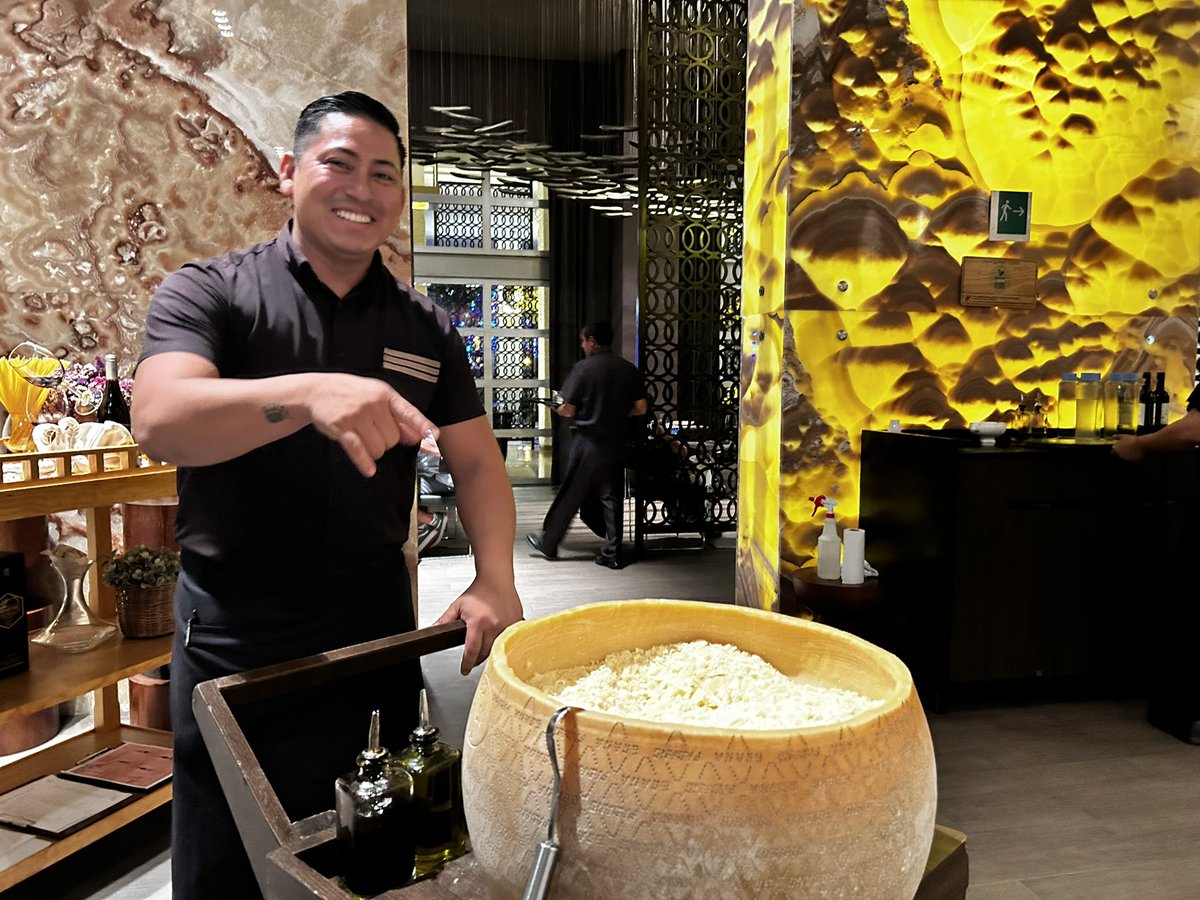 DrxRonr's tweet photo. @HubertOjdana This is Cheese that other is Coca 🥴 https://t.co/EA1p1uxD6o