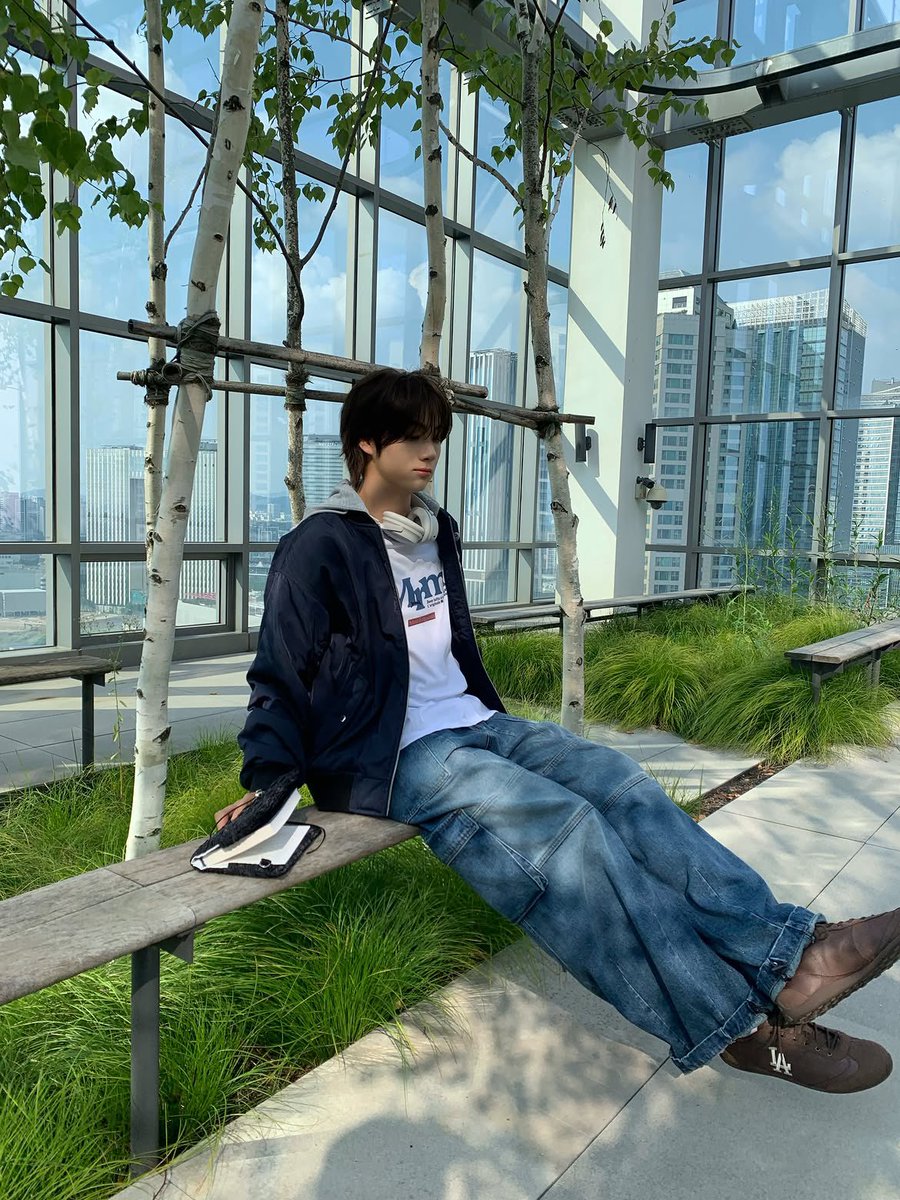 INSTAGRAM_TWS's tweet photo. 너 보고 싶어서 왔는데

(3/5)
#TWS #투어스
#YOUNGJAE #영재 
#MLBKOREA #MLBCREW
#MLB슬릭 #MLB바시티자켓 https://t.co/lKmlEB7yNL