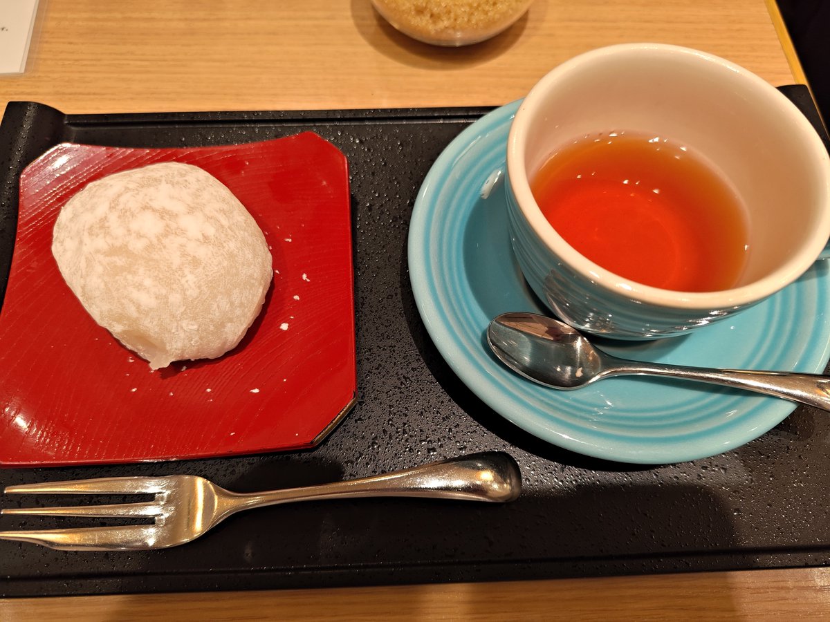 mls65535's tweet photo. そして百貨店内の喫茶店。
様々な紅茶を90分間で次々に出してくれるコース。素晴らしい。

紅茶に力を入れているお店があると嬉しい。 https://t.co/An84UFAJj6