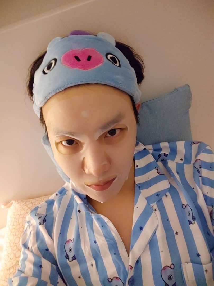 botapinto55's tweet photo. @jhkthv7 olá hoseok falso, o hoseok verdadeiro está falando aqui no momento, tô fazendo skin care com a manu e eu nao gosto desse tipo de comentário a meu respeito, por favor, apague. https://t.co/i33qiR1Bf8