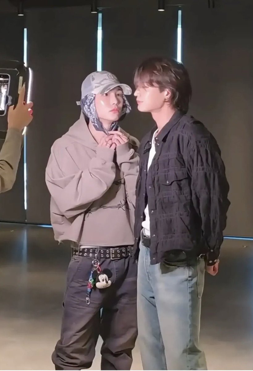 choi_ati's tweet photo. 친구를 바라 보는 눈빛이 이렇다면
난 친구 없어 https://t.co/KfopuP7dQ7