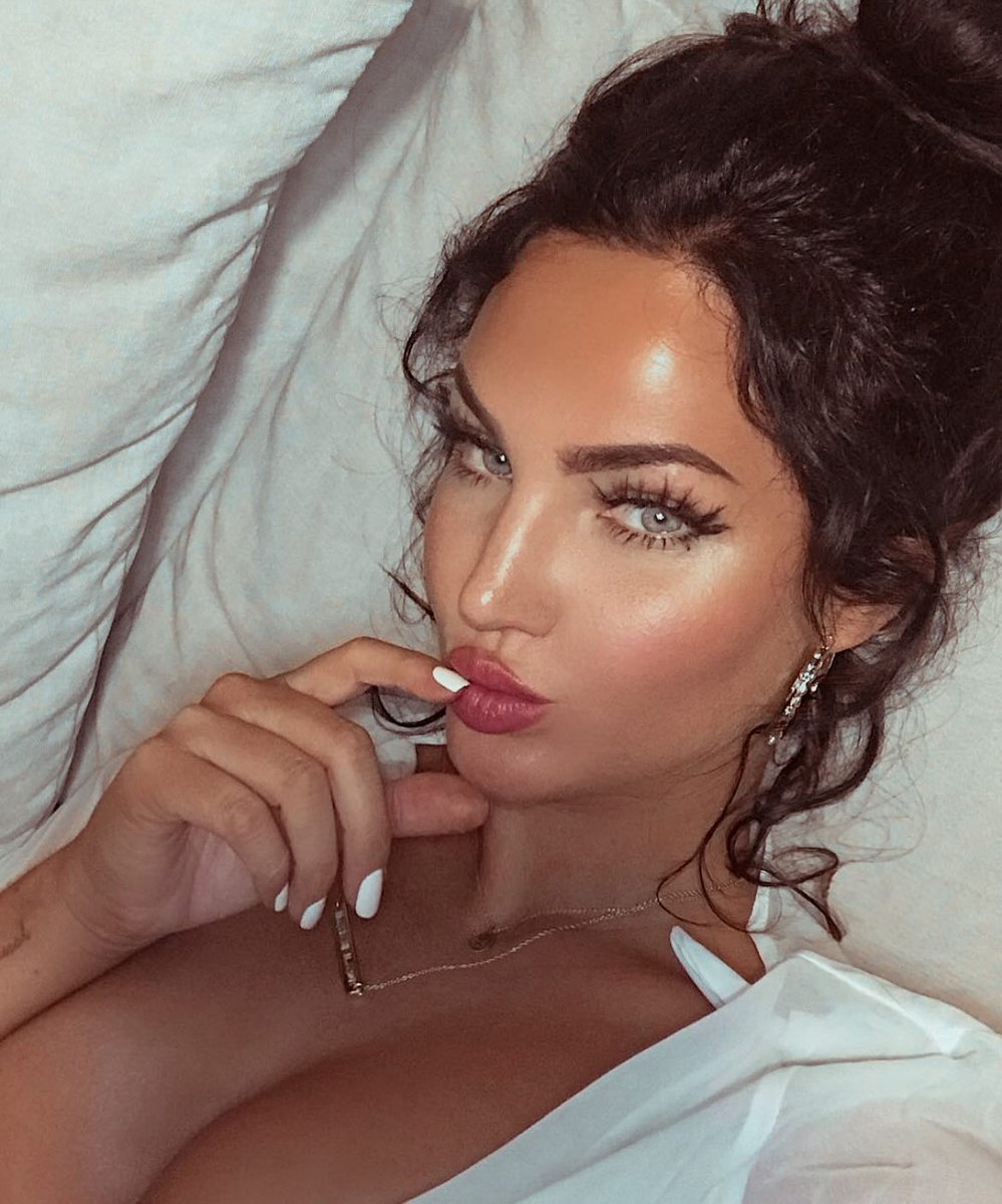 sikhumza's tweet photo. angel nat
✧
@nataliehalcro https://t.co/rv7L8wOCHs