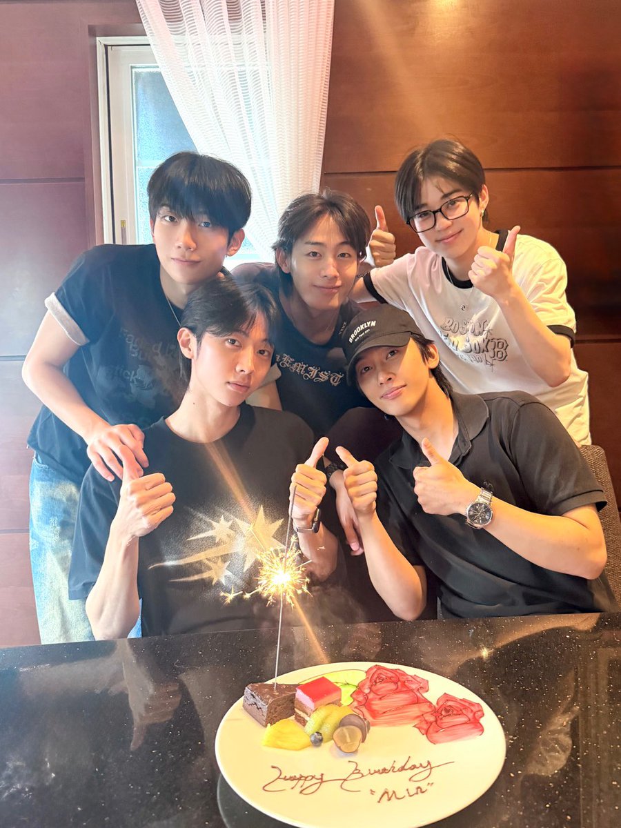 HFU_official's tweet photo. [📸] MIN’s Birthday

おめでとう!!🎂

#HiFiUnicorn #ハイファイユニコーン #하이파이유니콘 #HFU #ハパユ #하파유 https://t.co/6uWUsVjedI