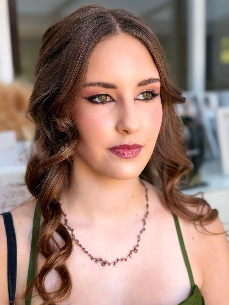 JanellArnaud's tweet photo. Aimee

A lovely half-up curled hairstyle for Aimee’s prom, with fabulous hair and makeup by Becky Downton. She looked amazing! Hope you had the best time. https://t.co/VyFs83WCEs