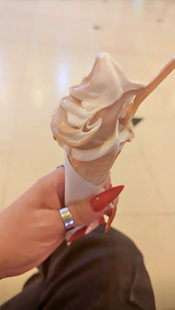fernanda_kly's tweet photo. Comí rico, me porté mal y repetiría 😌
#BuenasNoches #boanoite #miercoles https://t.co/zySpe1LCLe