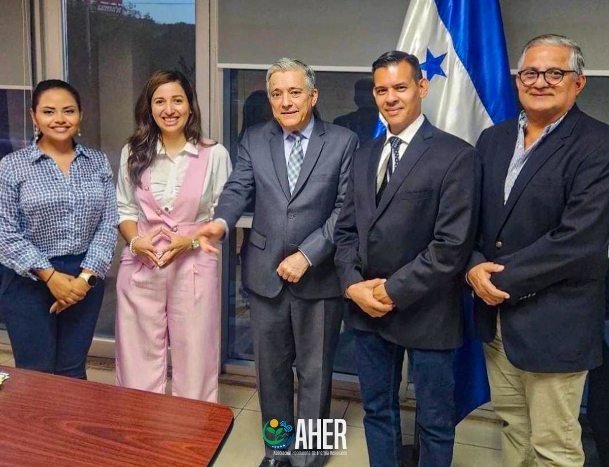 AHERenovable's tweet photo. 🇭🇳⚡️ AHER fortalece el diálogo por el futuro energético de Honduras.
Junto a la SEN, abordamos la reforma del marco legal de energías renovables, reafirmando nuestro compromiso con un sector competitivo y sostenible. 🌱
#AHER #Honduras #Energíarenovable https://t.co/TLYcuuGR9B