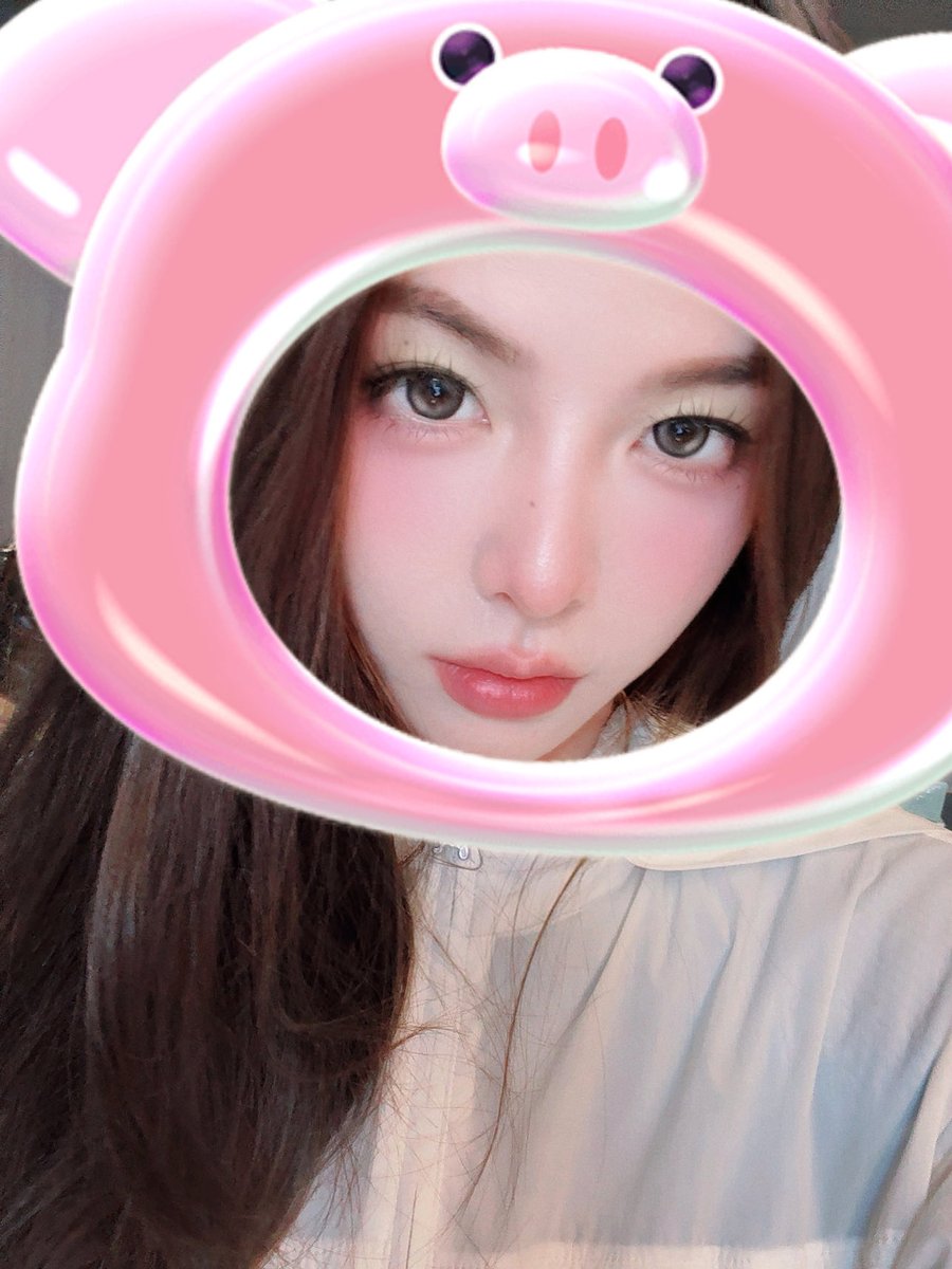 ranranyk's tweet photo. 早安~善良的男孩女孩~

工作照做 咖啡照喝 地球照转 善良继续

人生的惊喜不断 😘

你们的猪猪妹来迟了～～ https://t.co/gDqdxATX22
