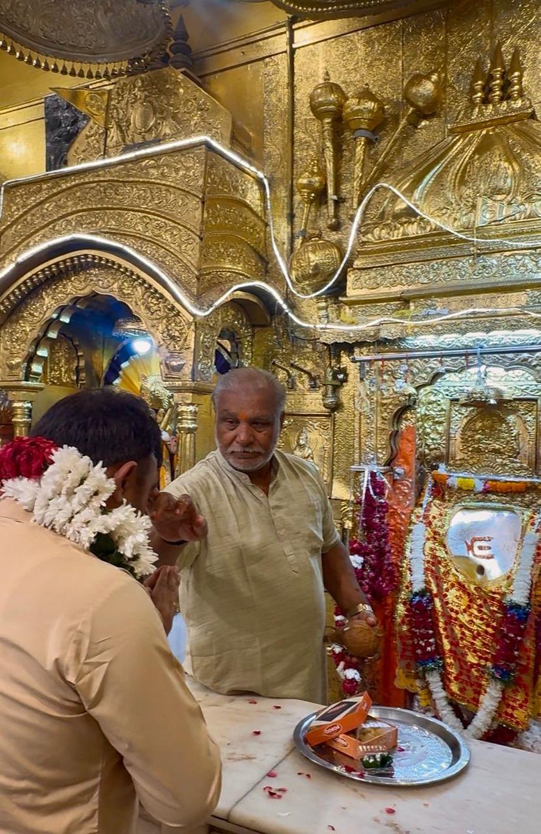MpDrBholaSingh's tweet photo. आज दिल्ली के प्राचीन हनुमान मंदिर में दर्शन-पूजन कर श्री हनुमान जी का आशीर्वाद प्राप्त किया।
प्रभु से जनसेवा की शक्ति, उत्तम स्वास्थ्य और सभी के सुख-समृद्धि की कामना की।
जय बजरंगबली! 🚩🙏 https://t.co/lEYjaXKUHv
