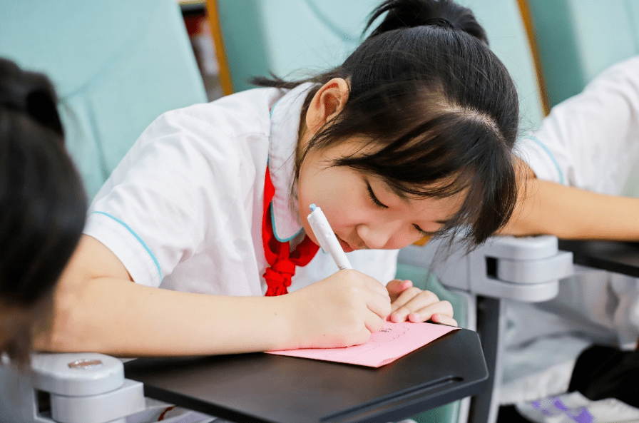 OzanSahinc9mp's tweet photo. Just lent my classmate a pen mid-exam—small act, huge smile of relief. Kindness matters, even in the tiniest moments. https://t.co/46bp7HLkBw