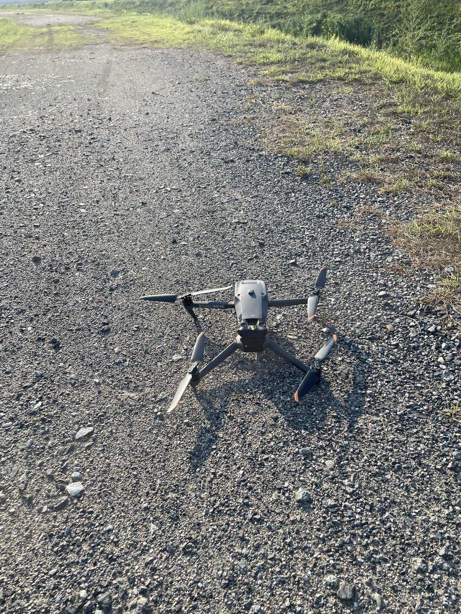 FDDI_Drone_info's tweet photo. @chuodronecircle の皆さんが、
コマツ測量実践コース(特別版)を受けに来てくださりました！

また、mavic3Eでの初めての測量でした！
これからドローン測量コースはmavicでしていく予定です！

土木・建設業界の皆様、
ドローン測量➞データ処理➞納品物作成 まで学べるので是非お越しください！ https://t.co/dwCjekM57i