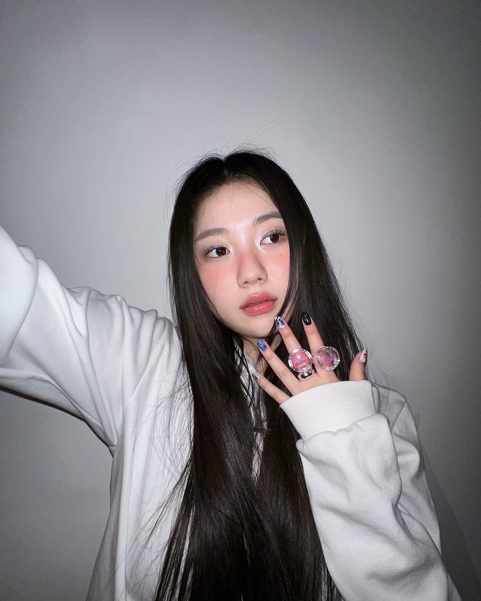 ShericeRealwb's tweet photo. 揺らぐ自我を俯瞰する視点は、自分を守るための鎧でしょうか。それともただの臆病風なのかな 🎭 https://t.co/OX7L34M47V