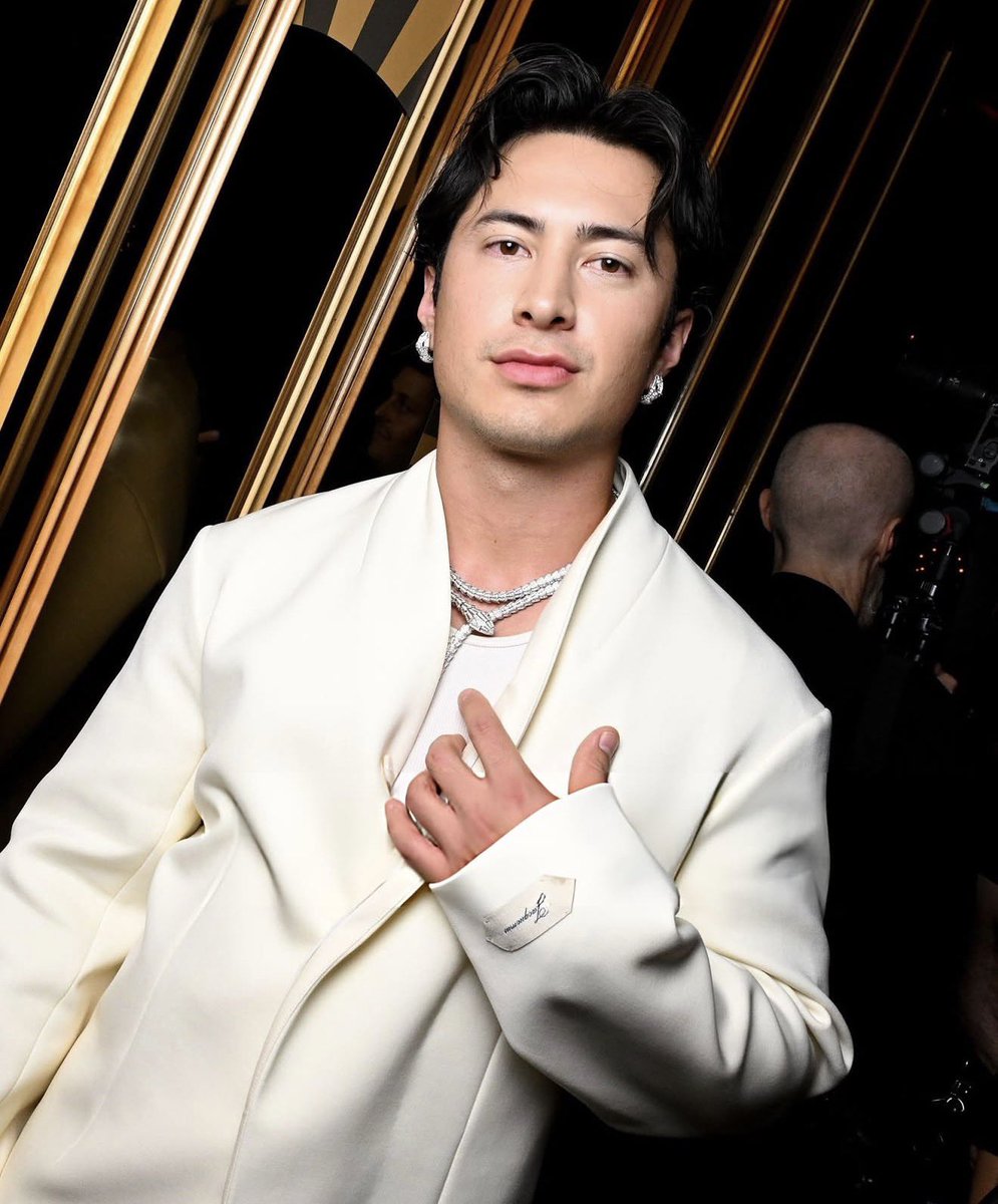 hudsonconnorupd's tweet photo. New photos of Hudson Williams at the Bvlgari Serpenti Infinito Party https://t.co/NSVcnvlYff