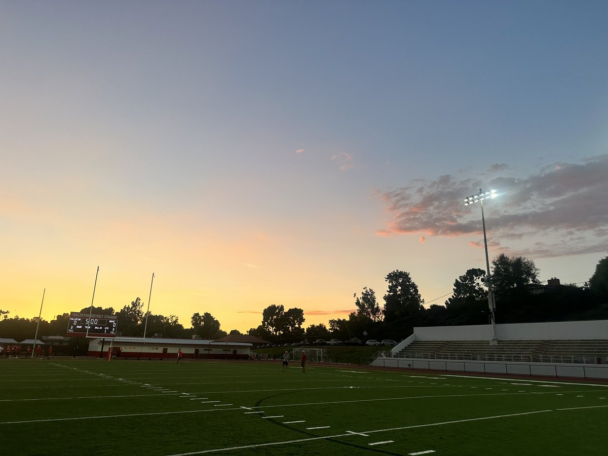 NKaravedas's tweet photo. Night Practice 🏈 vibes to beat the heat! #Wednesday #BounceBackWeek #RedHawkPride https://t.co/oSWSA1Vyw0