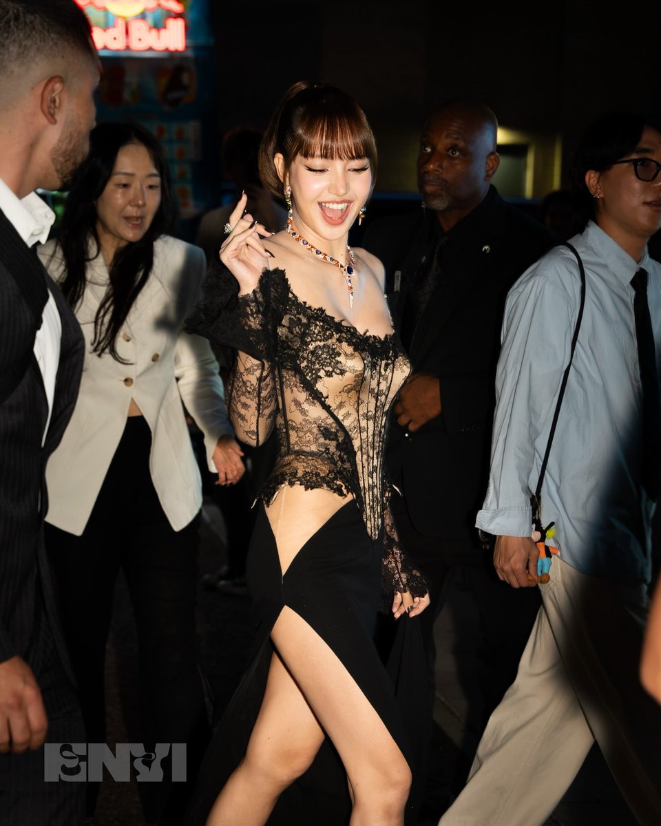 LISANATIONS_'s tweet photo. god she’s gorgeous.

@wearelloud @Bulgariofficial 

#LISAxBVLGARI #LISA https://t.co/luof87t1AO