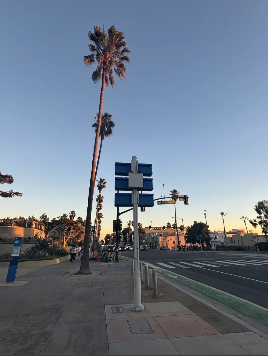 LiviaPang321's tweet photo. HAPPY 176TH BIRTHDAY TO THE GREAT STATE OF CALIFORNIA！！I love my hometown！😘 https://t.co/XGZLEhXfld