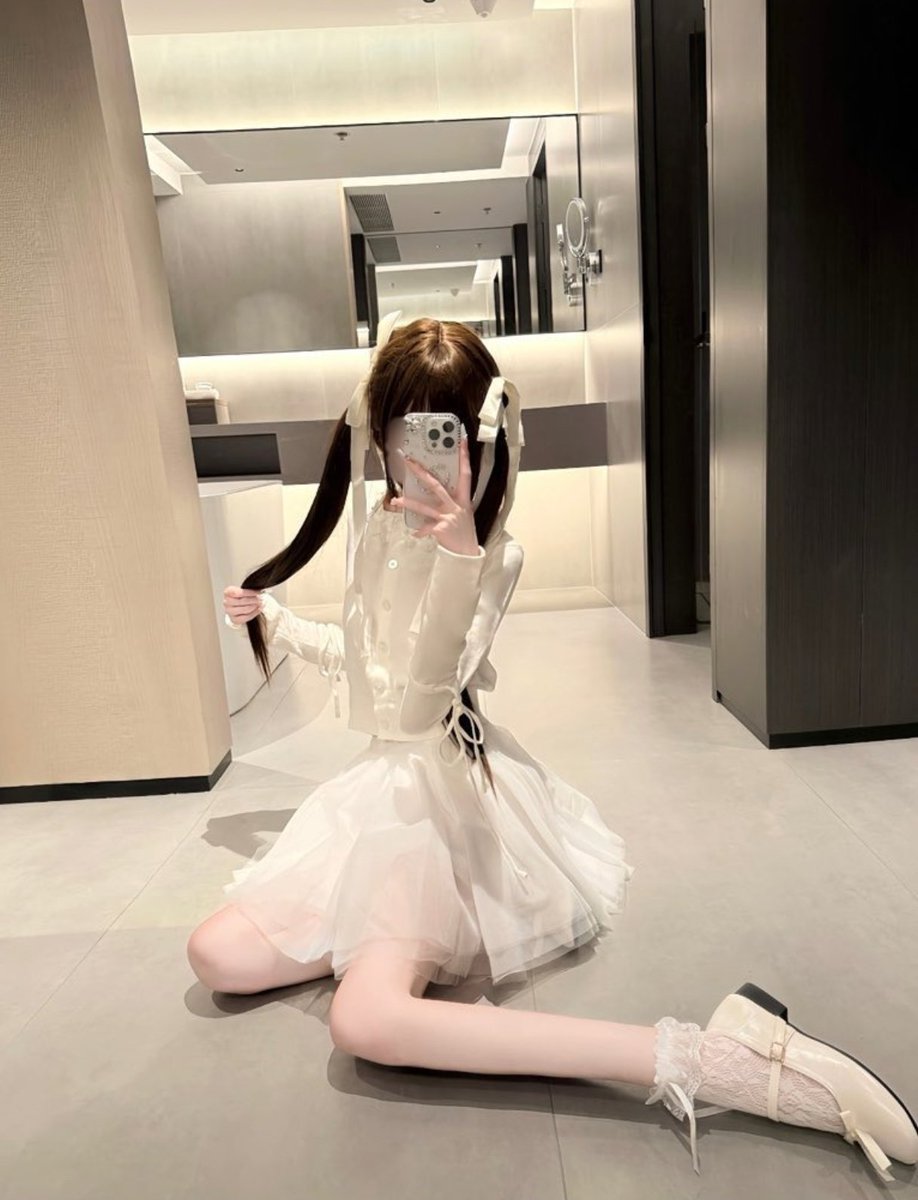 mie3988's tweet photo. 躁痒！！偷偷给你们看不可以乱传哦

有人想锐评我19岁的福嘛 🥹   

看完不允许说嘿    

赶紧看，我要删了…真给bb看   无🚪 https://t.co/js5sutYTkF