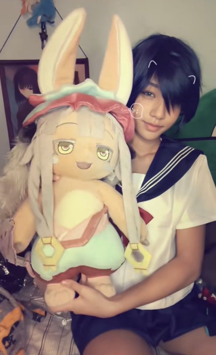 reicosplays's tweet photo. Me as Urabe holding nanachi https://t.co/u7IrE8IEPj