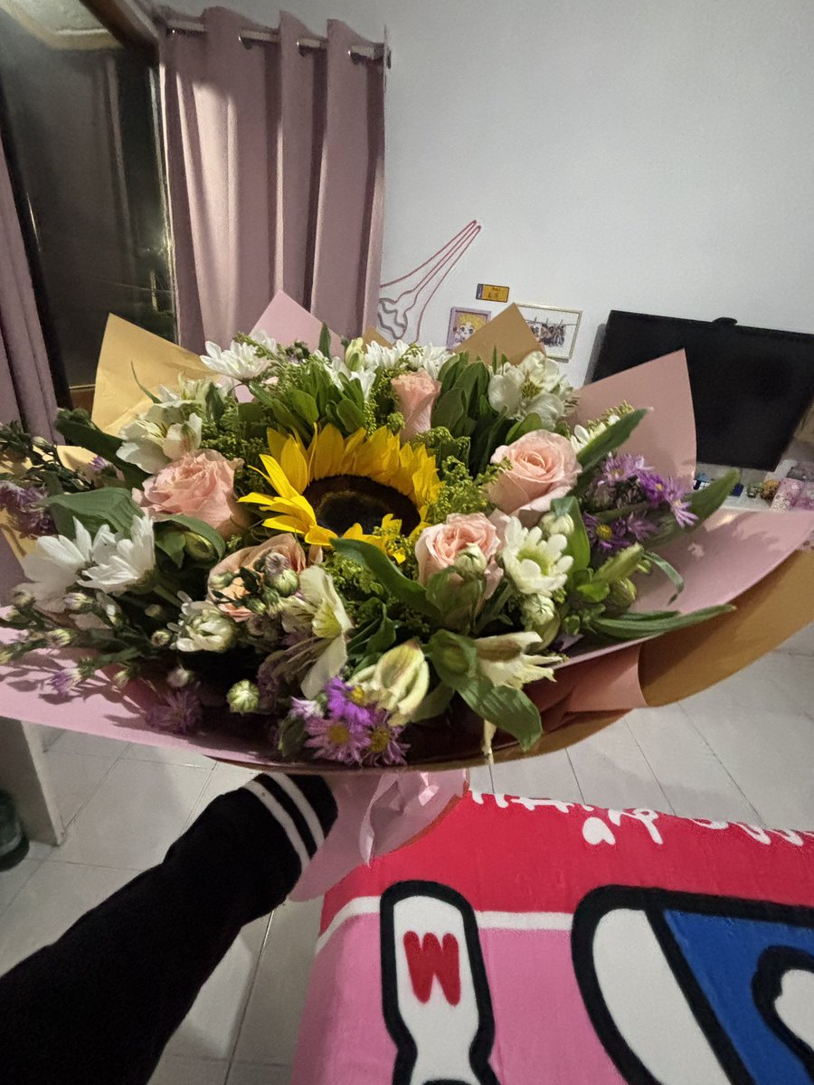 AnneBnks's tweet photo. Florecitas con amor 🤍✨ @EduSK8D https://t.co/0jhgvinRq8