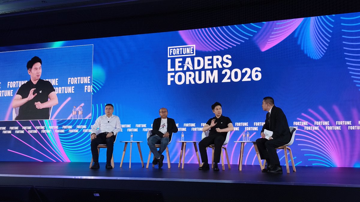 Maniformer's tweet photo. “Physical AI will also follow a scaling law.”

At the Fortune Leaders Forum 2026, Dr. @MaoqingYao highlighted the critical role of data in scaling Physical AI. As data and training scale, robots could generalize across more tasks and increasingly work “out of the box.” https://t.co/JNmrnzpWDJ