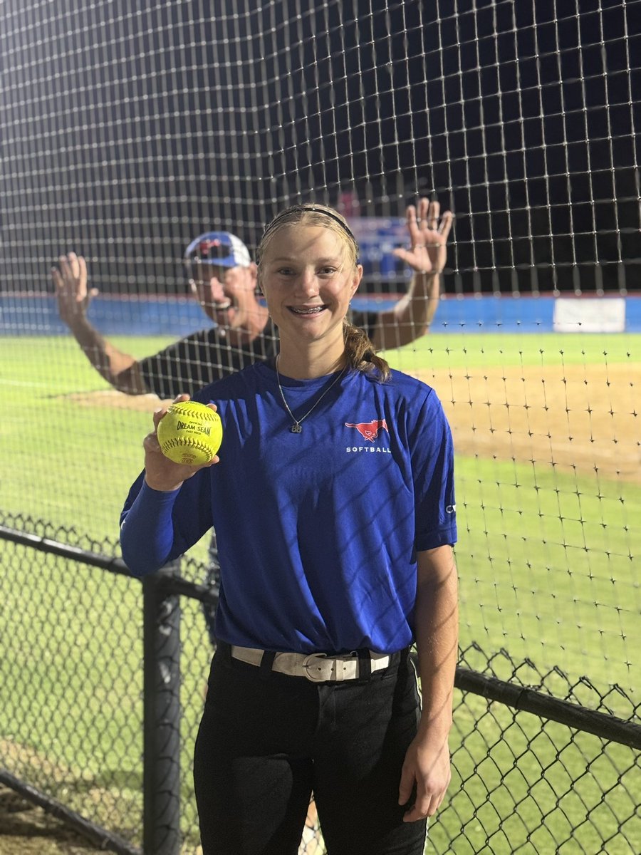 Braylee_Smart's tweet photo. First fall ball game in the books! After not playing since May, it felt great to shake off the nerves and be back on the field with my teammates!

The team looked great, and I went 1-for-2 with a BOMB! 💣🥎 I’m so excited for this season—it’s going to be awesome!

@16utxglory @texasglory @coastrecruits @coastrecruitsSB
@SBRRetweets @TopPreps
@Softball_home @dfwsho @directrecruits
@gosset41 @d1softball @lineDSoftball @SoftbalAmerica @ExtraInningSB
@GHSMustangSB @top_D1recruits @maxpreps
@softballhype @theWOWsb
@thssb @justrake