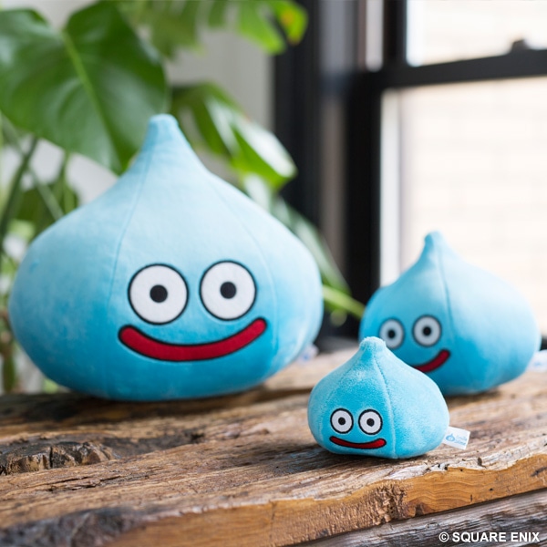 SQEX_eSTORE's tweet photo. 【再受注開始】「スマイルスライム」より、スライムのぬいぐるみが再登場！
🔵手の平に乗るSサイズ
🔵幅約16cmのMサイズ
🔵幅約25cmのLサイズ　の3種。
お気に入りのサイズをコレクションに加えてみませんか♪#ドラゴンクエスト #DQ
https://t.co/oiapvGwzqG https://t.co/Z3QMVX3u4q