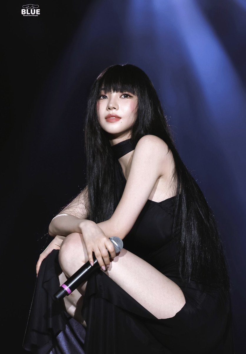 ujiminphoria's tweet photo. KARINA WITH FULL BANGS LITERALLY LOOKS LIKE ANIME OMG https://t.co/x4ZVBp2zR7