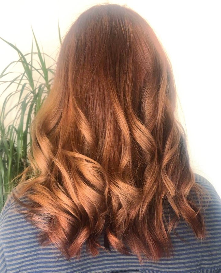 GiuseppeMoitlx's tweet photo. Copper-coloured or natural? Natural red hair fades in the sun. Enhance amber and apricot tones with Kevin. Murphy Autumn. Angel. It adds pink hues to red hair, strawberry blondes, or blonde hair. https://t.co/cgzKxRSfjF