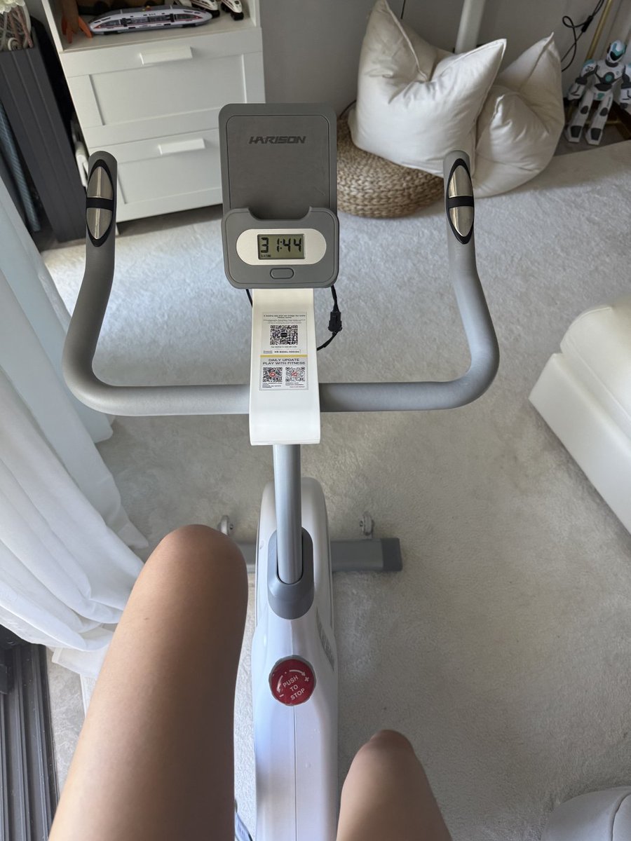 Daianaawan's tweet photo. 스피닝 자전거 타고 땀 폭발🚴‍♀️ 
운동 끝나고 나면 기분 최고💪 https://t.co/HAx7OVQZYs