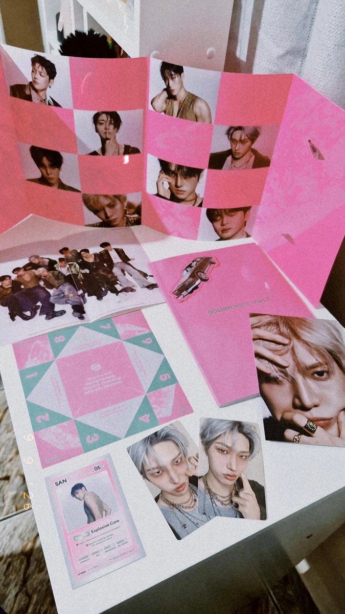 J0NGJOONG's tweet photo. que álbum lindo sério, apesar de pequeno comparado aos outros. mas as coisinhas que vem nele e os detalhes são belíssimos. amei tudinho, duo mingi, o yeo, como se fosse uma cartinha do san, o mini pôster.. esse concept é TUDO!!!
ah e veio brinde claro ☝🏻☝🏻 a aliko é 1000/10 https://t.co/MJjJzah7k4